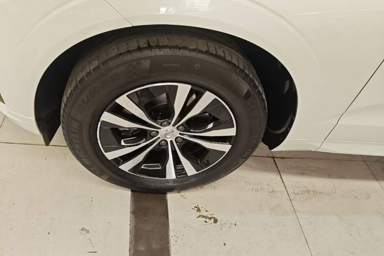 Used Volvo XC60 2021 T5 4x4 Zhiyi Sport Edition Left Front Wheel Hub