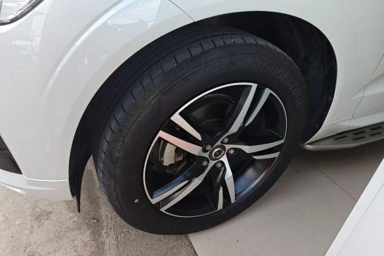 Used Volvo XC60 2021 T5 4x4 Smart & Advanced Sport Edition Left Front Wheel Hub