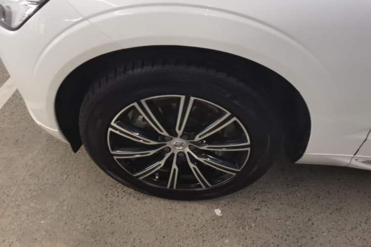 Used Volvo XC60 2021 T5 4x4 Smart Luxury Edition Left Front Wheel Hub