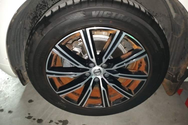 Used Volvo XC60 2021 T5 4x4 Smart Luxury Edition Left Front Wheel Hub