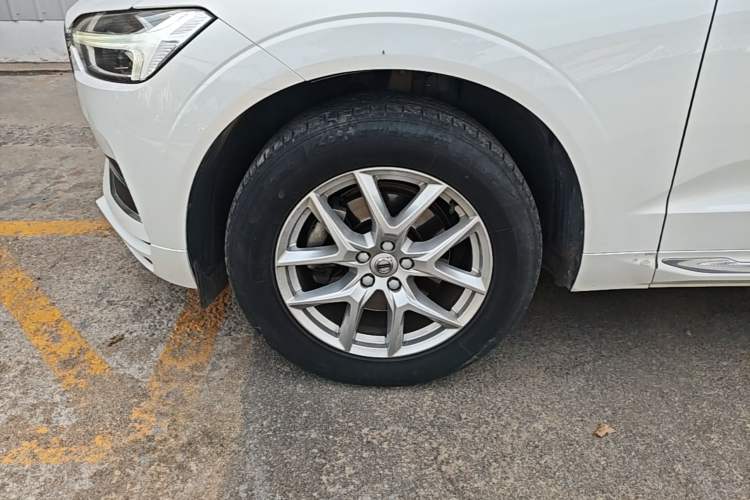 Used Volvo XC60 2021 T5 4x4 Smart Luxury Edition Left Front Wheel Hub