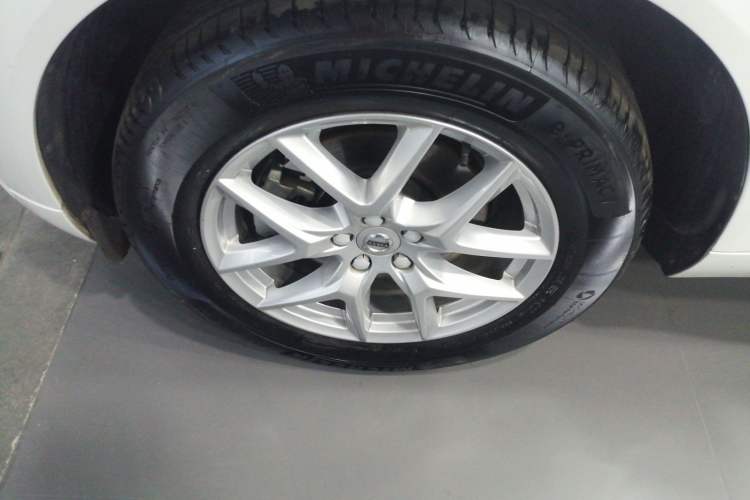 Used Volvo XC60 2021 T5 4x4 Smart Luxury Edition Left Front Wheel Hub