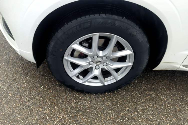 Used Volvo XC60 2021 T5 4x4 Smart Luxury Edition Left Front Wheel Hub