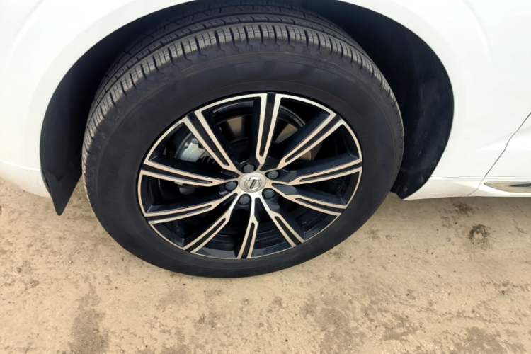 Used Volvo XC60 2021 T5 4x4 Smart Luxury Edition Left Front Wheel Hub
