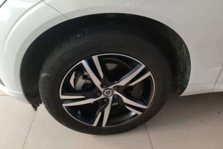 Used Volvo XC60 2021 T5 4x4 Zhiyi Sport Edition Left Front Wheel Hub