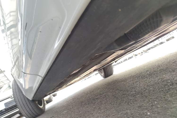 Used Volvo XC60 2021 T5 4x4 Smart Luxury Edition Left Side Sill