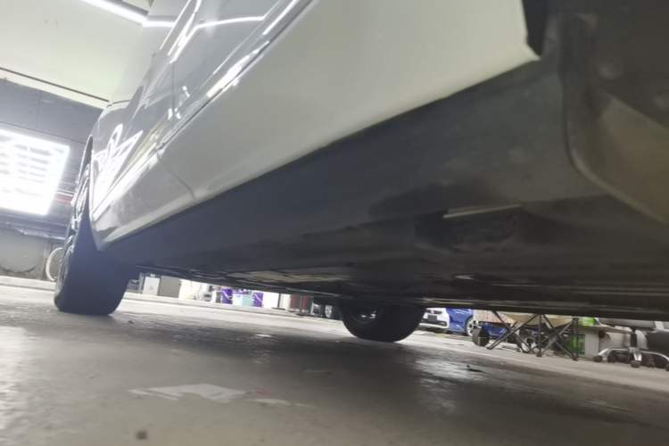 Used Volvo XC60 2021 T5 4x4 Smart Luxury Edition Left Side Sill