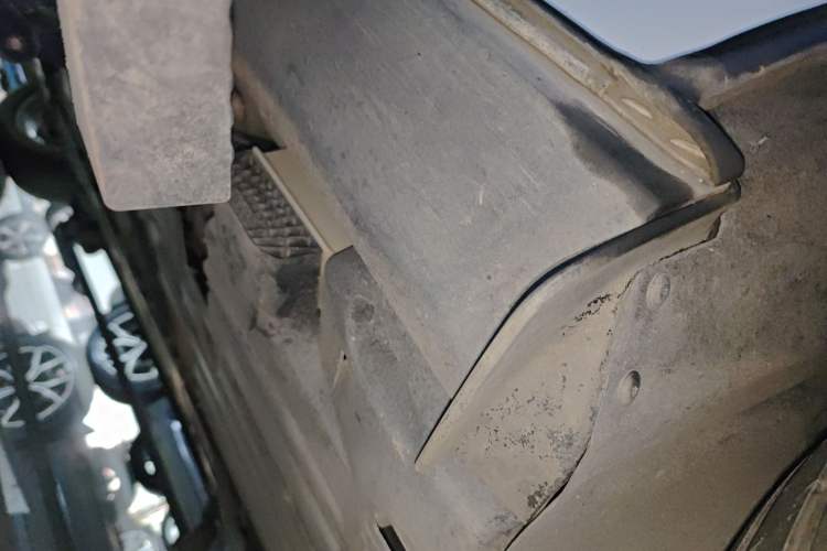 Used Volvo XC60 2021 T5 4x4 Smart Luxury Edition Left Side Sill