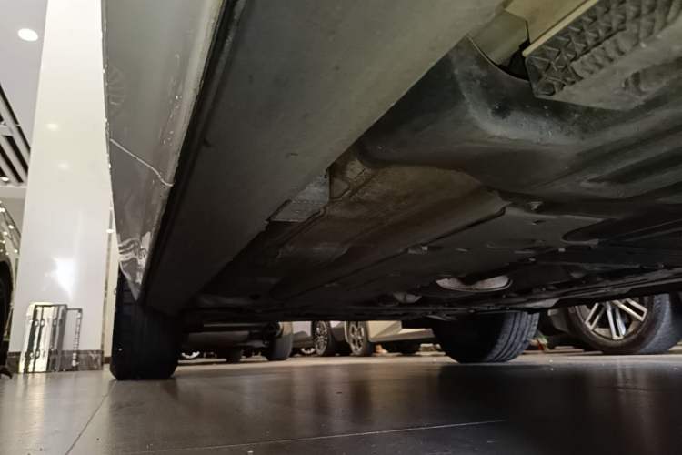 Used Volvo XC60 2021 T5 4x4 Smart Luxury Edition Left Side Sill