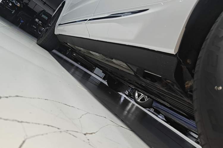 Used Volvo XC60 2021 T5 4x4 Smart Luxury Edition Left Side Sill