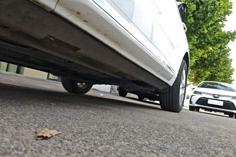 Used Volvo XC60 2021 T5 4x4 Smart Luxury Edition Left Side Sill