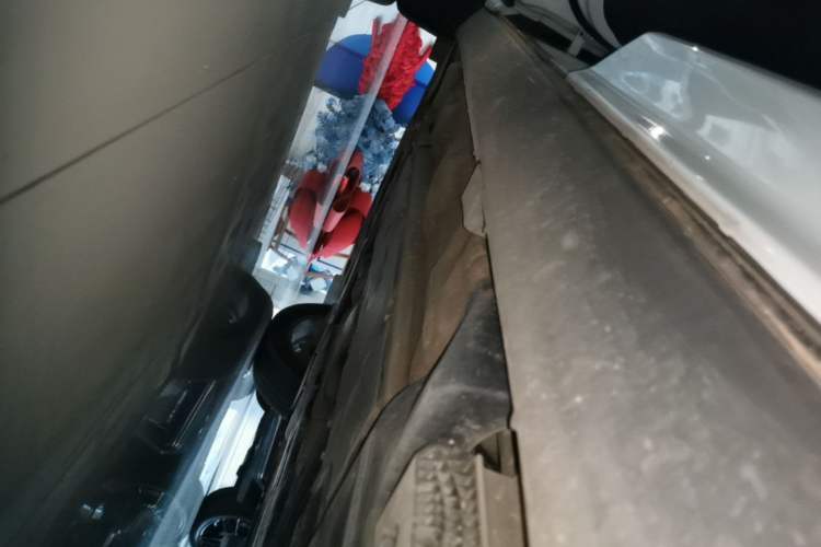 Used Volvo XC60 2021 T5 4x4 Smart Luxury Edition Left Side Sill