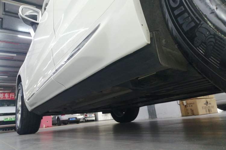 Used Volvo XC60 2021 T5 4x4 Smart Luxury Edition Left Side Sill