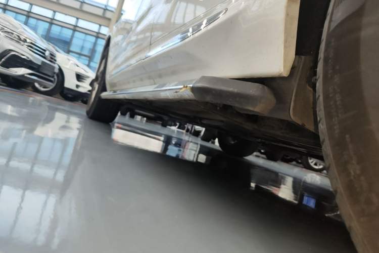 Used Volvo XC60 2021 T5 4x4 Smart Luxury Edition Left Side Sill