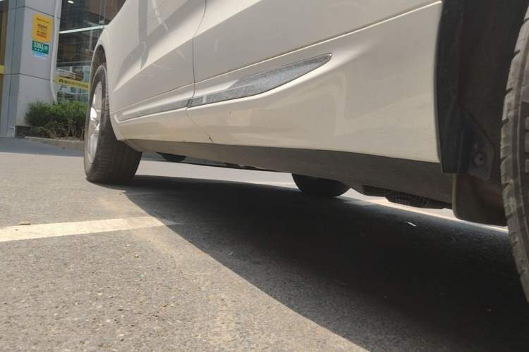 Used Volvo XC60 2021 T5 4x4 Smart Luxury Edition Left Side Sill