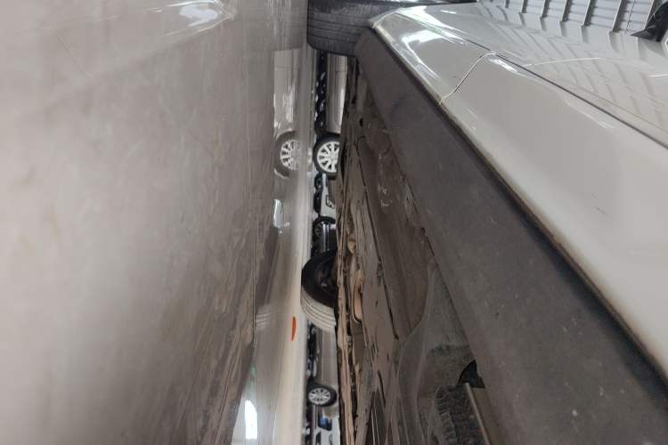 Used Volvo XC60 2021 T5 4x4 Smart Luxury Edition Left Side Sill