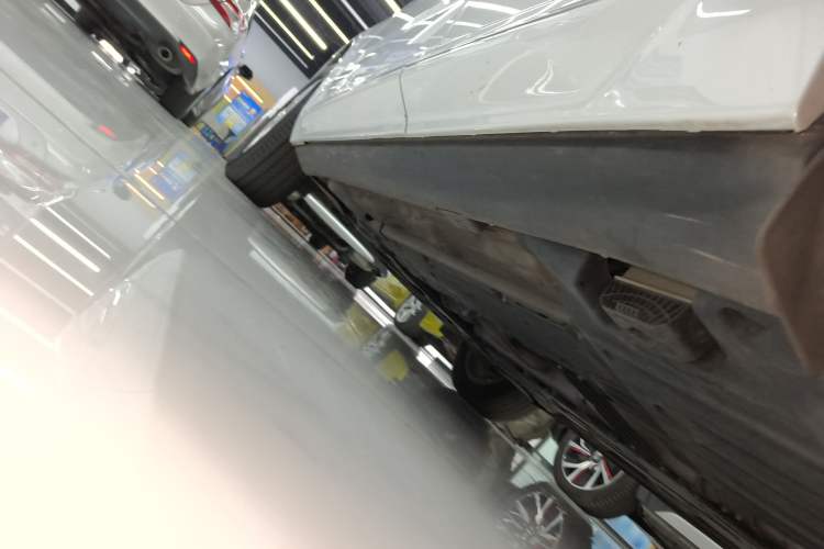 Used Volvo XC60 2021 T5 4x4 Smart Luxury Edition Left Side Sill