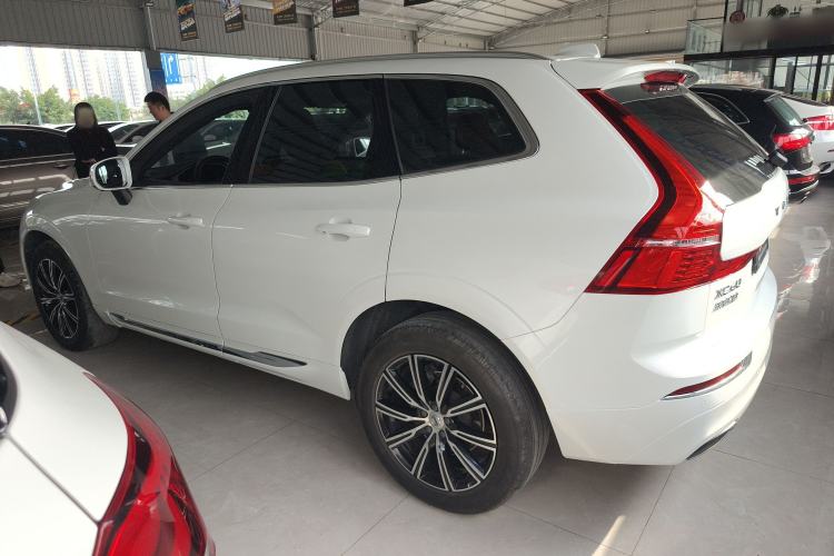 Used Volvo XC60 2021 T5 4x4 Smart Luxury Edition Left Side