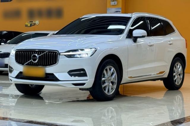Ojetý Volvo XC60 2021 T5 4x4 Smart Luxury Edition