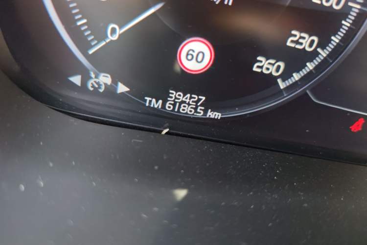 Used Volvo XC60 2021 T5 4x4 Smart Luxury Edition Odometer Close Up