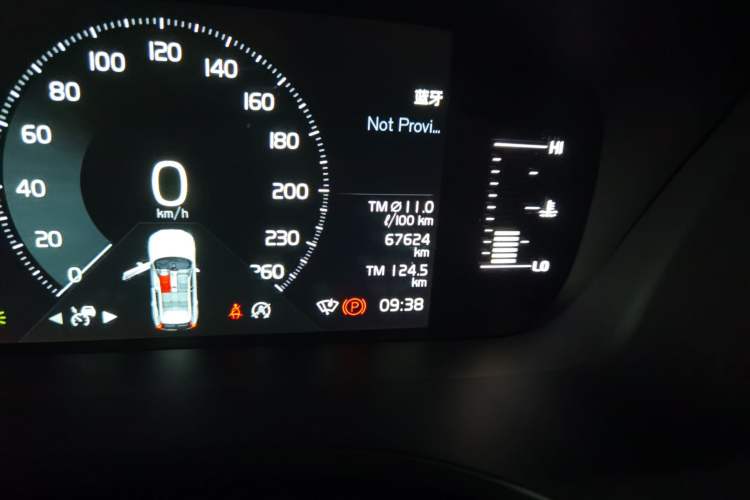 Used Volvo XC60 2021 T5 4x4 Smart Luxury Edition Odometer Close Up