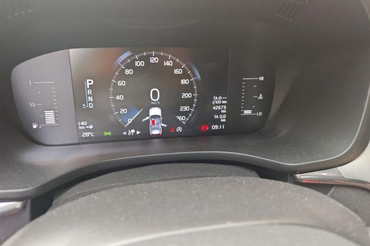 Used Volvo XC60 2021 T5 4x4 Smart Luxury Edition Odometer Close Up