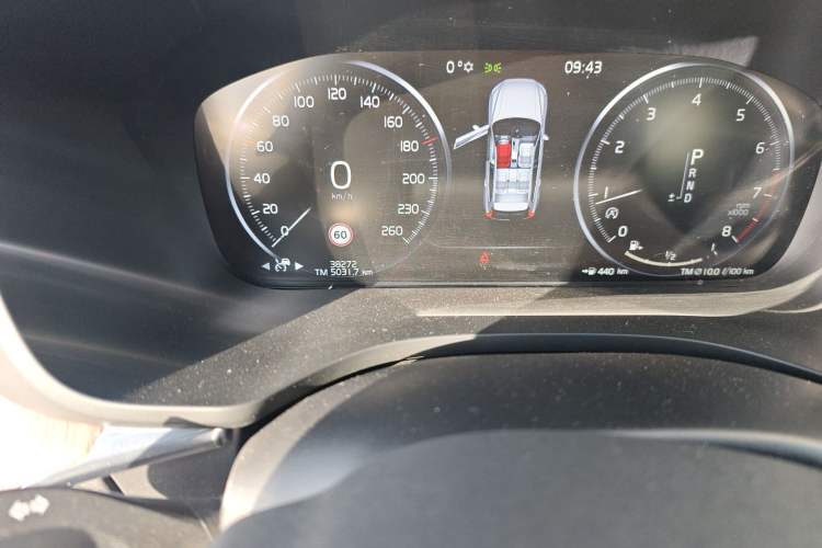 Used Volvo XC60 2021 T5 4x4 Smart Luxury Edition Odometer Close Up