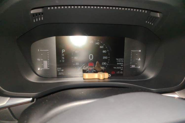 Used Volvo XC60 2021 T5 4x4 Smart Luxury Edition Odometer Close Up