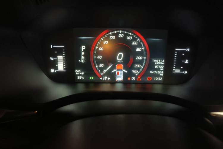 Used Volvo XC60 2021 T5 4x4 Zhiyi Sport Edition Odometer Close Up