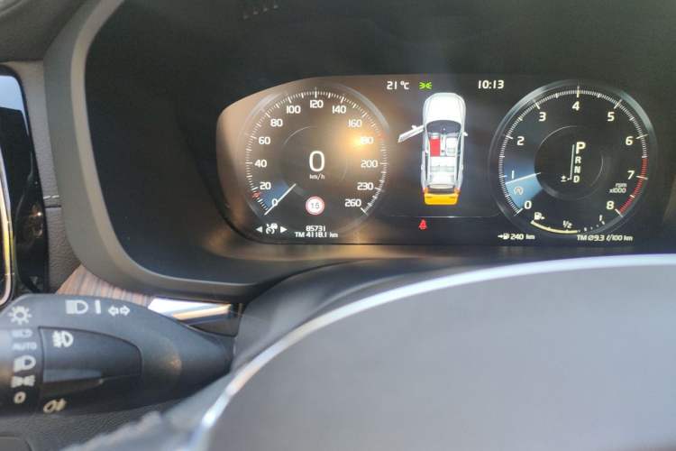 Used Volvo XC60 2021 T5 4x4 Smart Luxury Edition Odometer Close Up