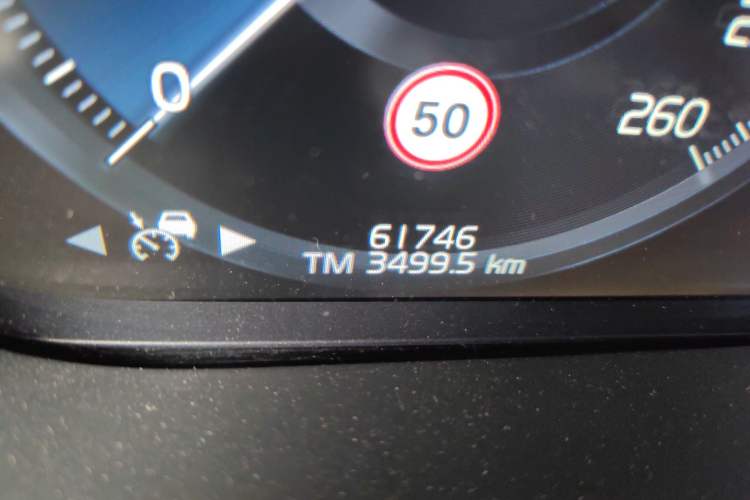 Used Volvo XC60 2021 T5 4x4 Smart Luxury Edition Odometer Close Up