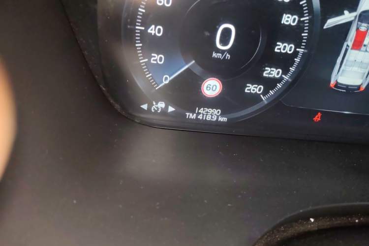 Used Volvo XC60 2021 T5 4x4 Smart Luxury Edition Odometer Close Up