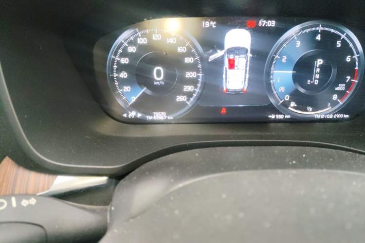 Used Volvo XC60 2021 T5 4x4 Smart Luxury Edition Odometer Close Up