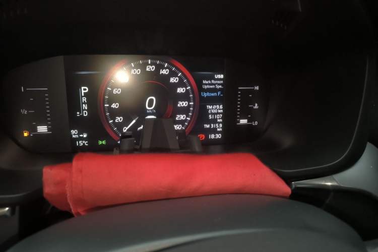 Used Volvo XC60 2021 T5 4x4 Smart Luxury Edition Odometer Close Up