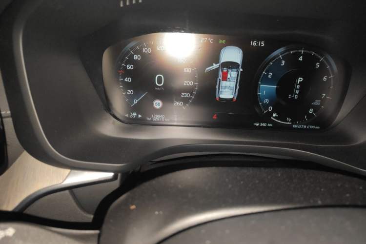 Used Volvo XC60 2021 T5 4x4 Smart Luxury Edition Odometer Close Up