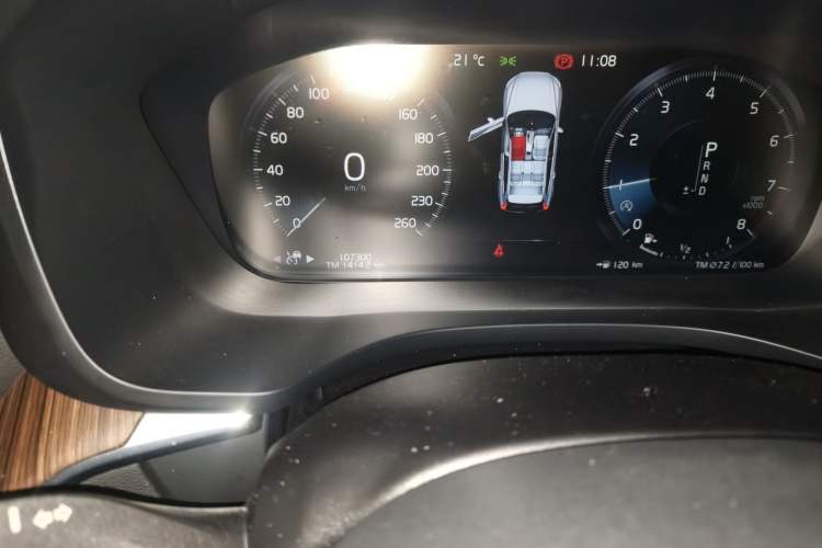 Used Volvo XC60 2021 T5 4x4 Smart Luxury Edition Odometer Close Up