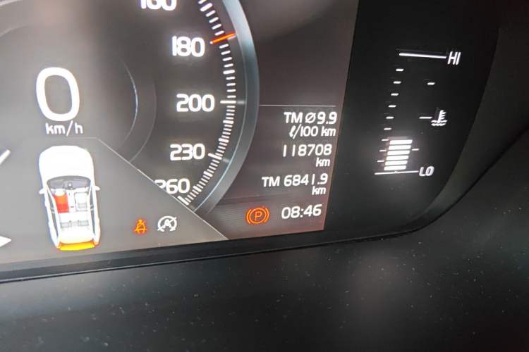 Used Volvo XC60 2021 T5 4x4 Smart Luxury Edition Odometer Close Up