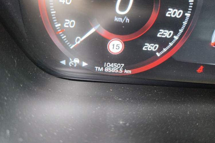 Used Volvo XC60 2021 T5 4x4 Smart Luxury Edition Odometer Close Up