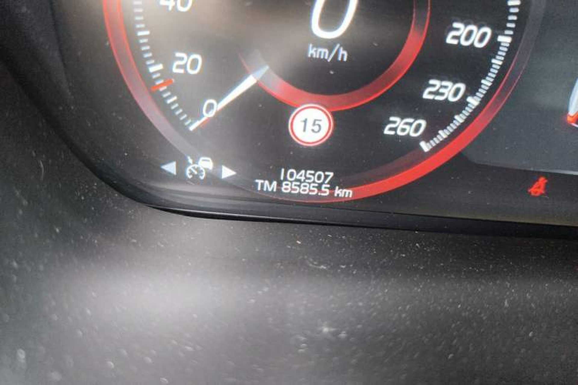 Used Volvo XC60 2021 T5 4x4 Smart Luxury Edition Odometer Close Up