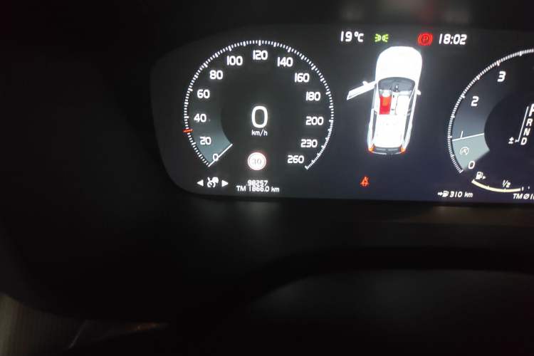Used Volvo XC60 2021 T5 4x4 Smart Luxury Edition Odometer Close Up
