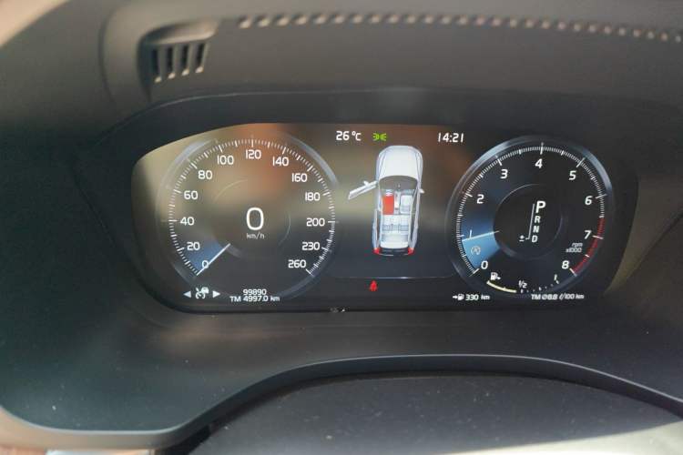 Used Volvo XC60 2021 T5 4x4 Smart Luxury Edition Odometer Close Up