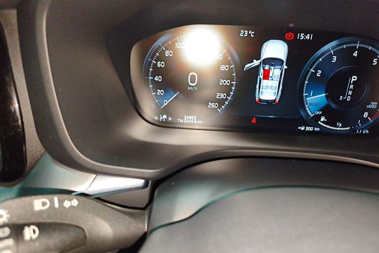 Used Volvo XC60 2021 T5 4x4 Smart Luxury Edition Odometer Close Up