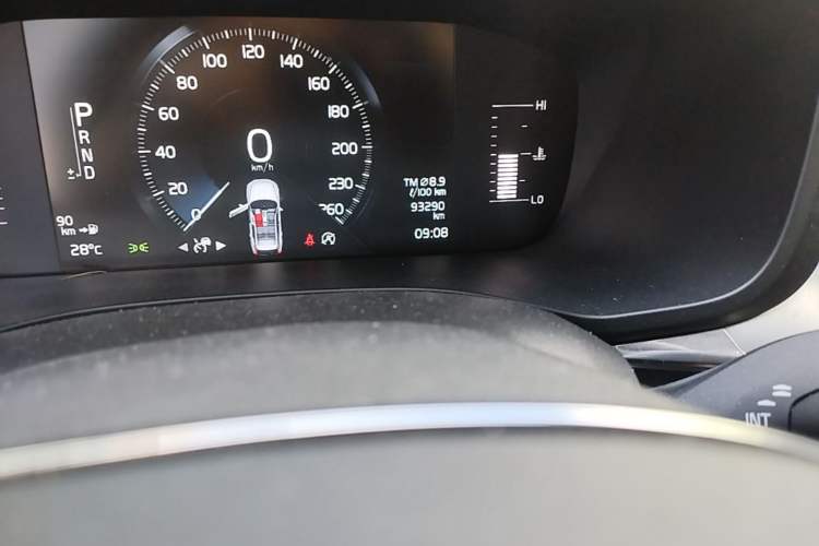 Used Volvo XC60 2021 T5 4x4 Smart Luxury Edition Odometer Close Up
