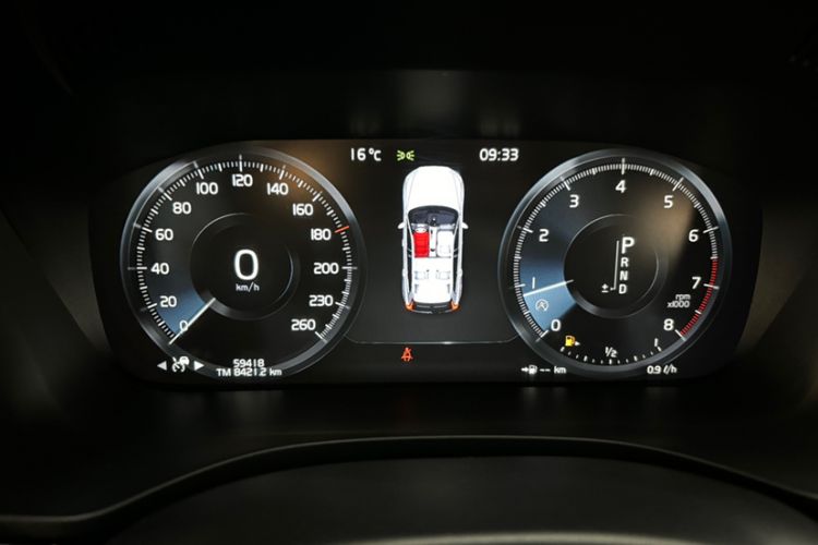 Used Volvo XC60 2021 T5 4x4 Smart Luxury Edition Odometer Close Up