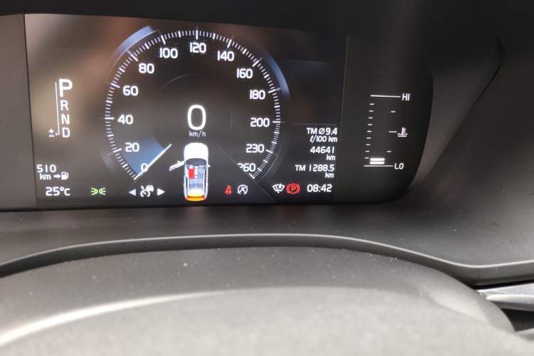 Used Volvo XC60 2021 T5 4x4 Smart Luxury Edition Odometer Close Up