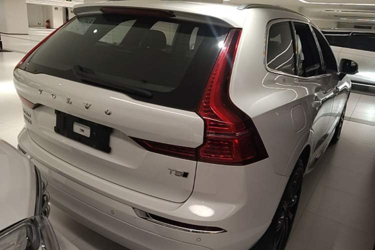 Used Volvo XC60 2021 T5 4x4 Smart Luxury Edition Rear Right 45 Deg