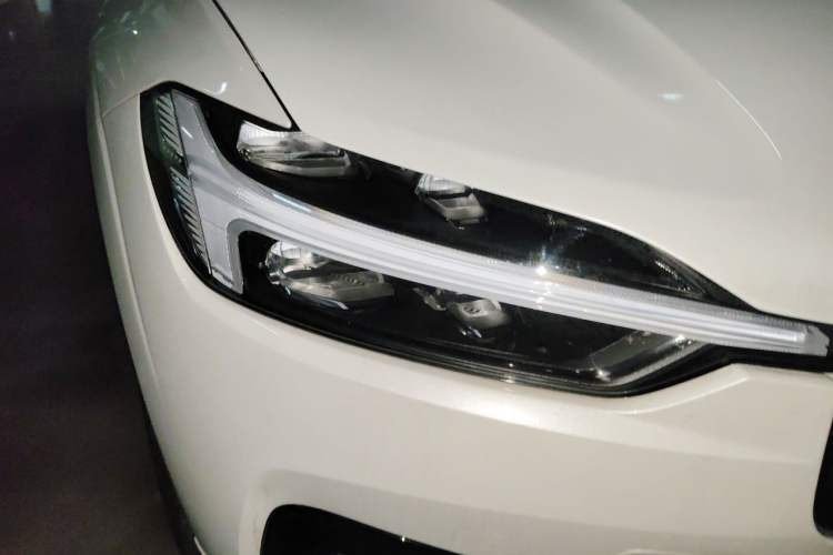 Used Volvo XC60 2021 T5 4x4 Smart & Advanced Sport Edition Right Front Headlight
