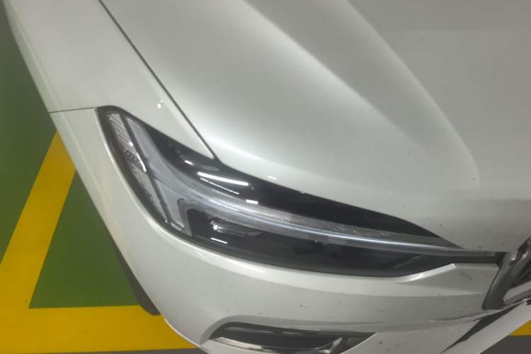 Used Volvo XC60 2021 T5 4x4 Smart Luxury Edition Right Front Headlight