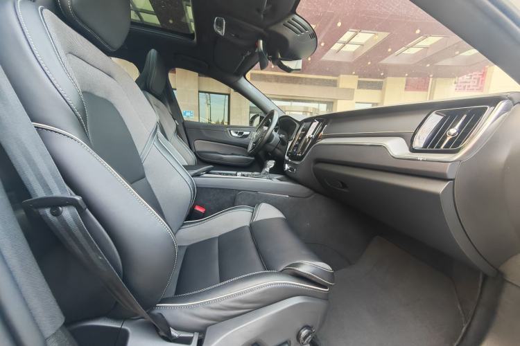 Used Volvo XC60 2021 T5 4x4 Smart & Advanced Sport Edition Right Front Seat