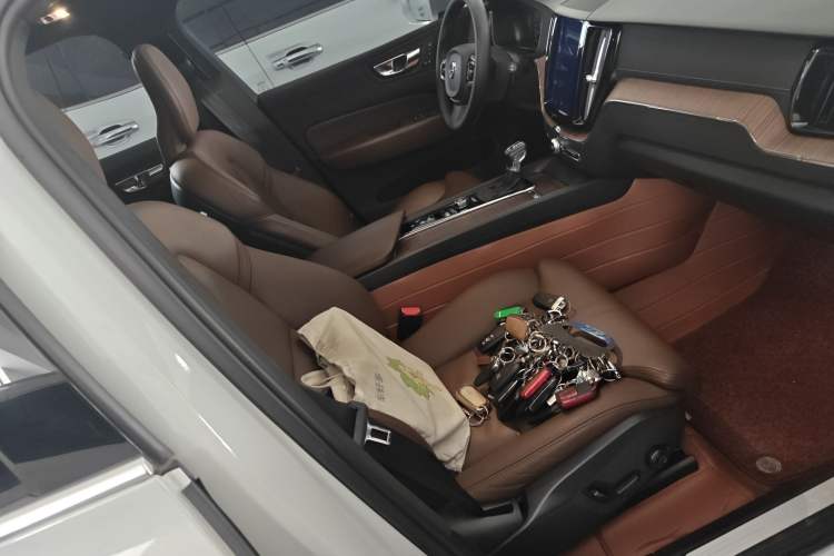 Used Volvo XC60 2021 T5 4x4 Smart Luxury Edition Right Front Seat